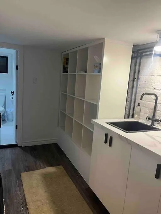 Apartment Downtown Basement Suite Toronto Canada
