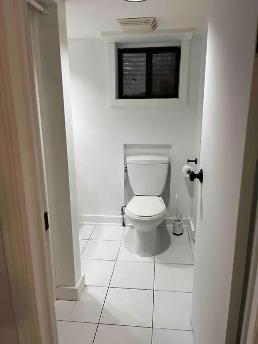 Apartment Downtown Basement Suite Toronto