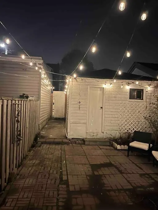 Apartment Downtown Basement Suite Toronto