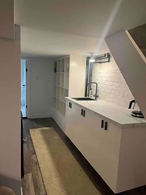 Downtown Basement Suite Toronto Canada