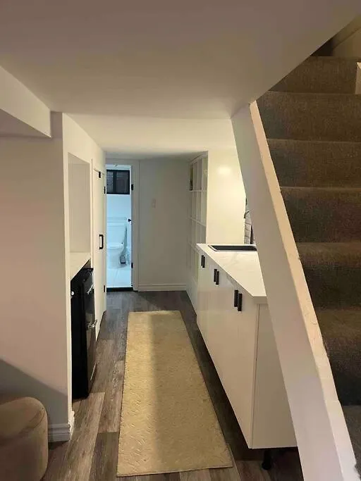 Apartment Downtown Basement Suite Toronto Canada