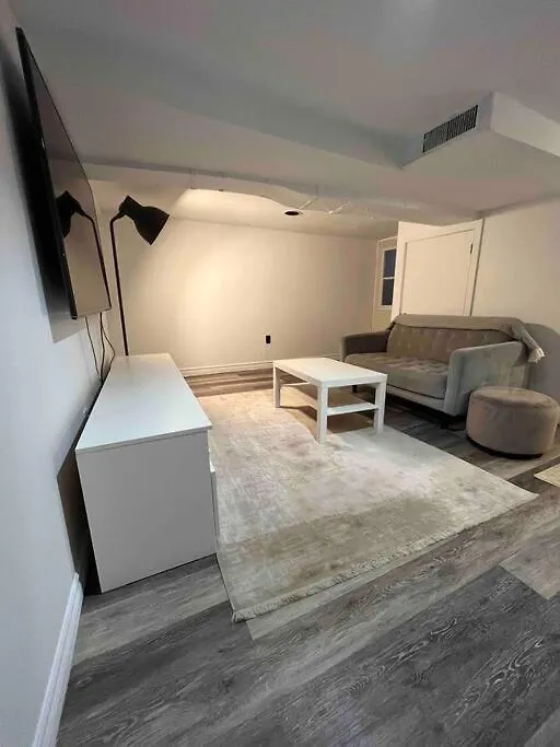 Downtown Basement Suite Toronto Apartment